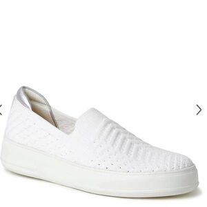 Dearfoams Comfort Sophie Slip on white sneakers Sz 7 new‎